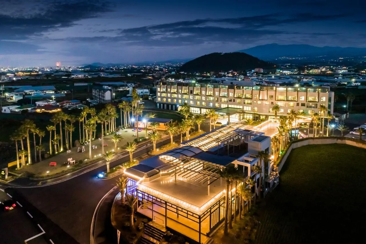 Uni Hotel Jeju 4*,