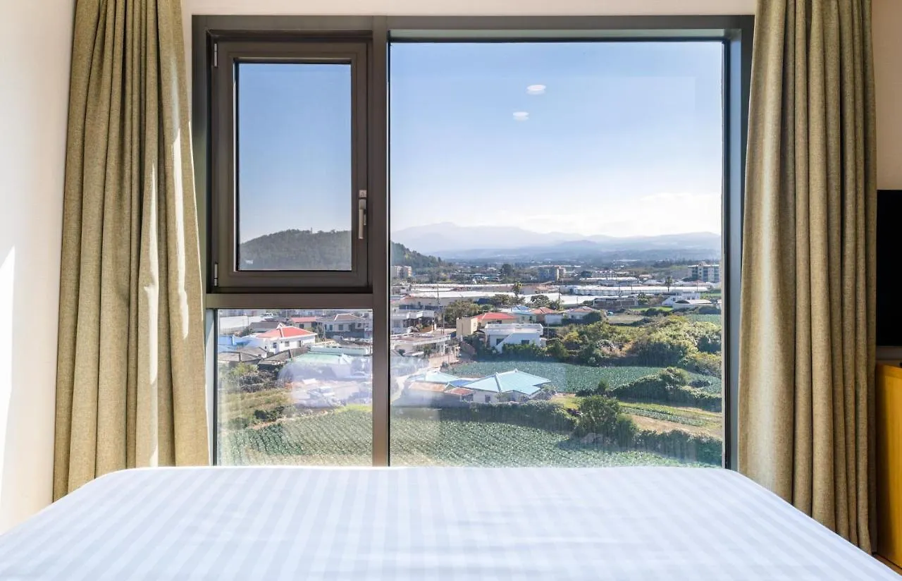 Uni Hotel Jeju 4*,